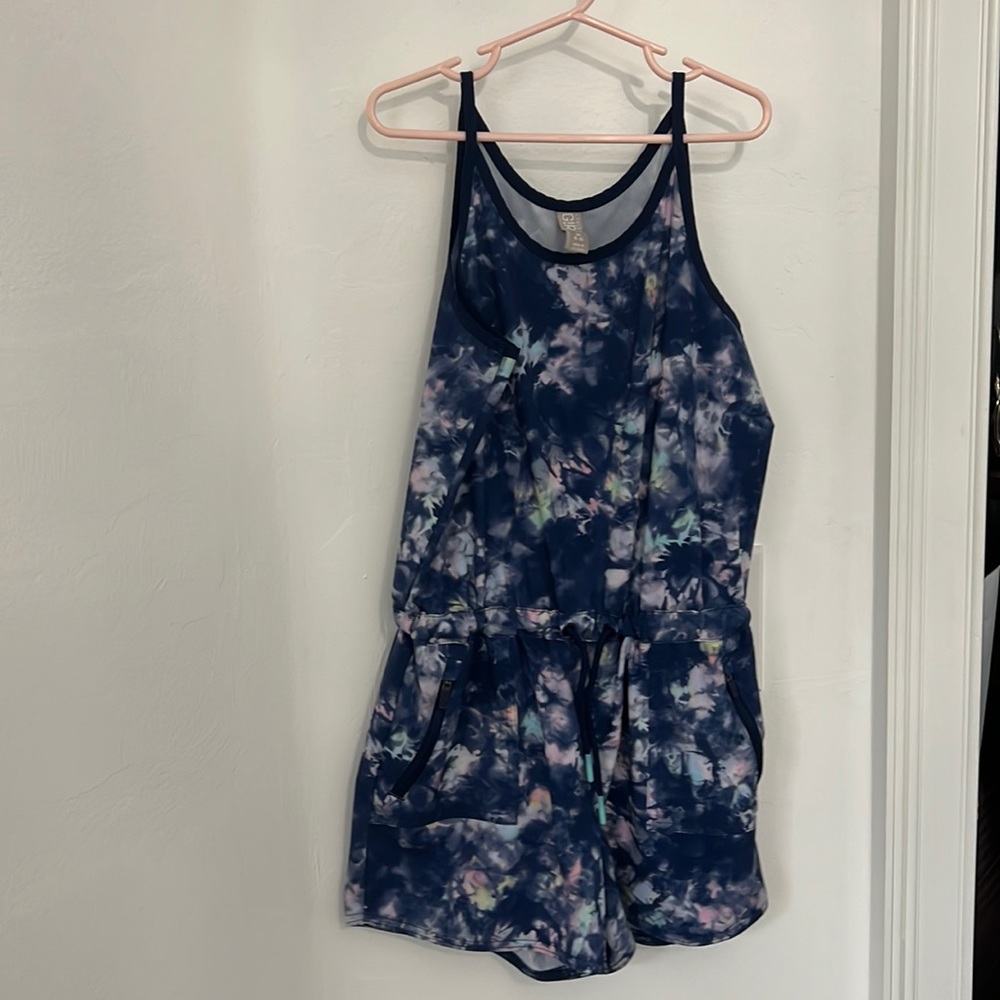 Multicolored shirt and shorts from Athleta size 8 to 10 in great shape